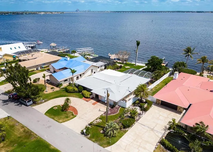 Heated Pool, Ping Pong Table, Sleeps 8 - Villa Sunset Riverhouse