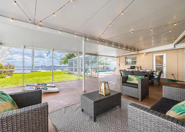 Heated Pool, Ping Pong Table, Sleeps 8 - Villa Sunset Riverhouse